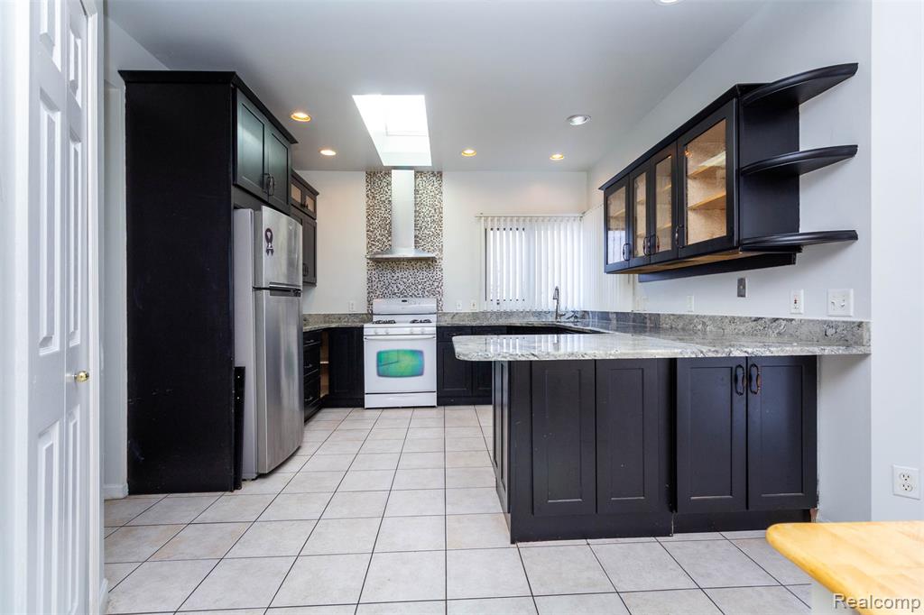 40945 Justin Drive, Sterling Heights, MI 48310 — Photo 10