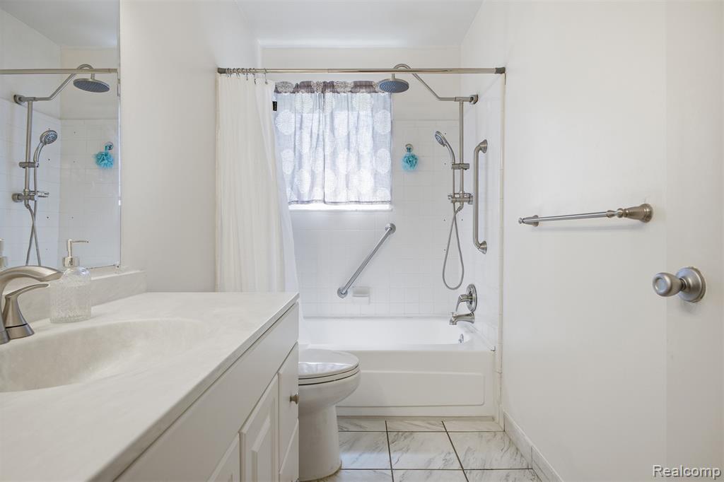 9921 Allen Pointe Drive, 4, Allen Park, MI 48101 — Photo 16