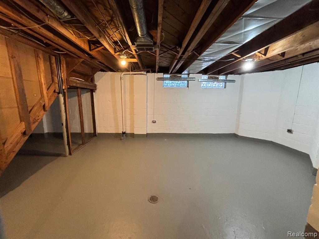 19381 KENOSHA Street, Harper Woods, MI 48225 — Photo 13