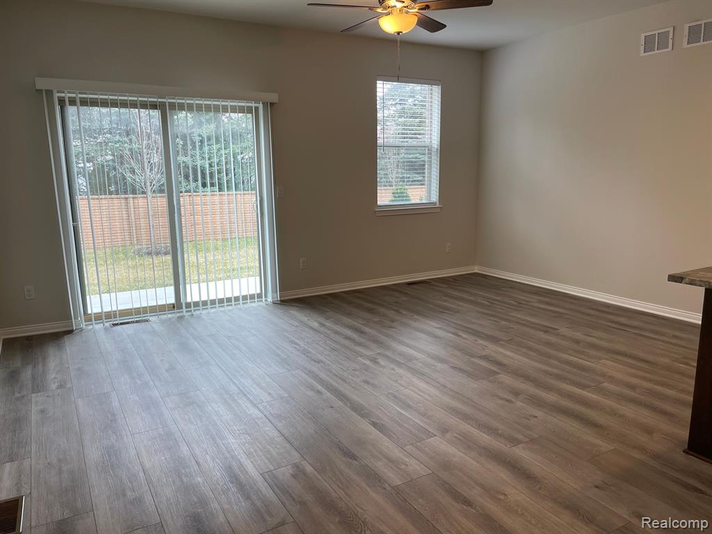 4156 SECLUDED PINES DR, Sterling Heights, MI 48314 — Photo 8