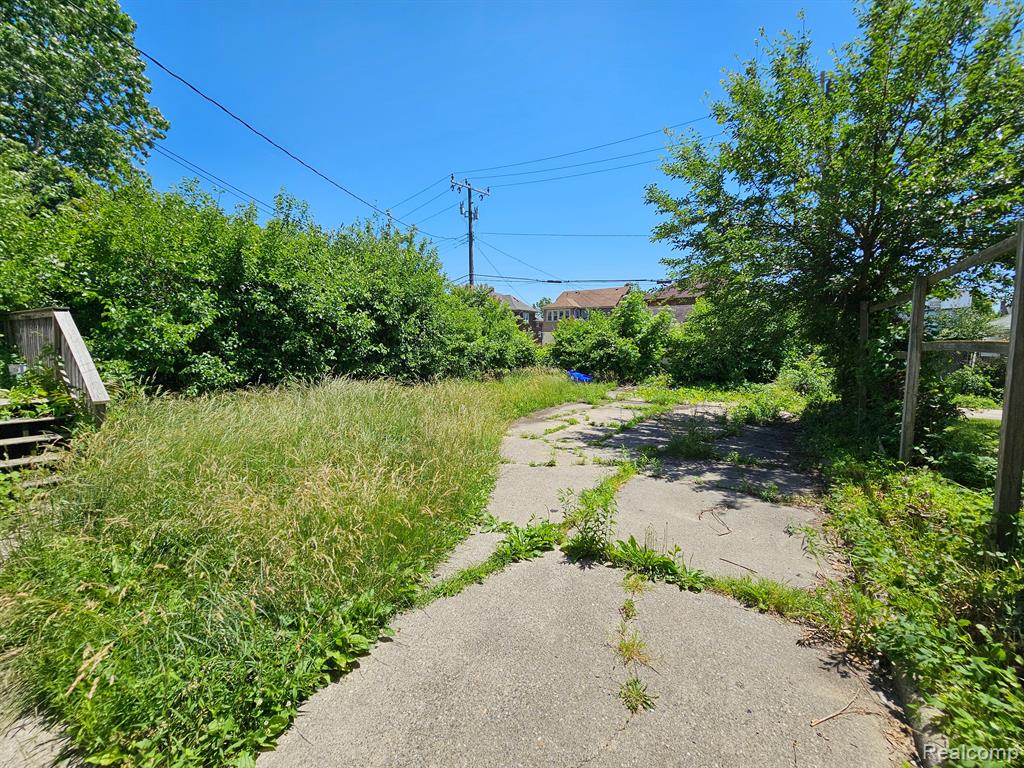 325 W NEVADA Street, Highland Park, MI 48203 — Photo 4