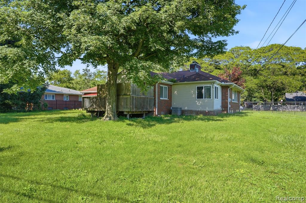 27315 Lathrup Boulevard, Lathrup Village, MI 48076 — Photo 26