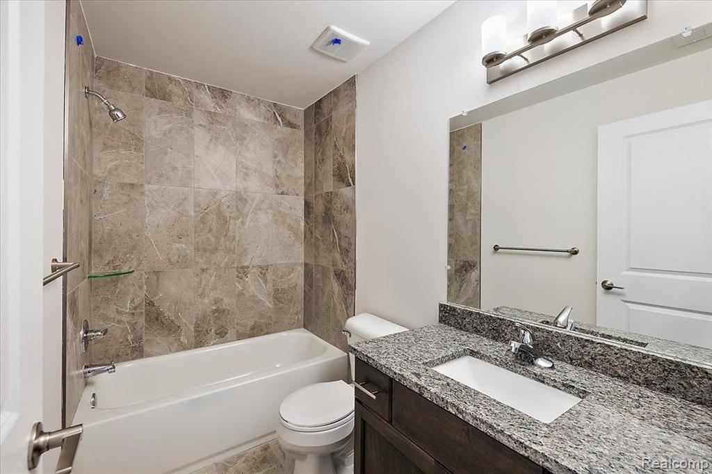 8292 HEYWOOD Circle, Sterling Heights, MI 48312 — Photo 20
