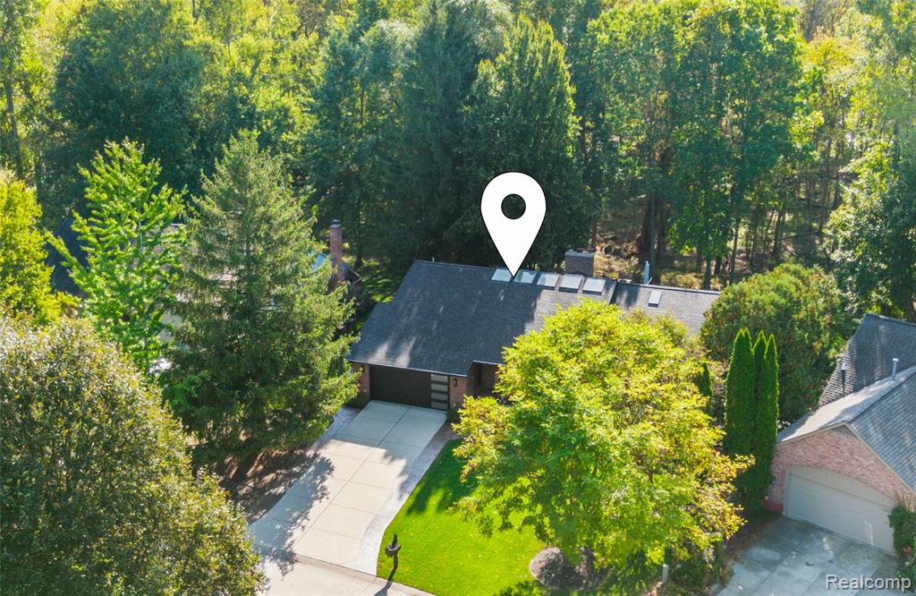 821 River Bend Drive, Rochester Hills, MI 48307 — front exterior