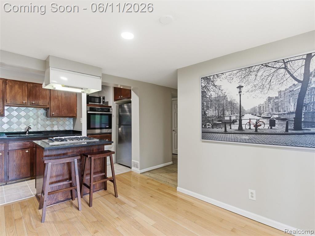 404 La Plaza Court, Royal Oak, MI 48073 — Photo 10