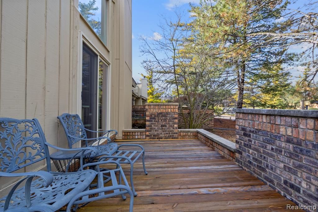 1561 S HILL Boulevard, Bloomfield Hills, MI 48304 — Photo 31