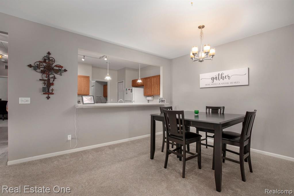 1948 FLAGSTONE Circle, Rochester, MI 48307 — Photo 9