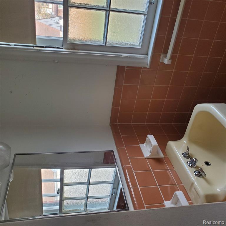 16214 Shaftsbury Avenue, Detroit, MI 48219 — Photo 18