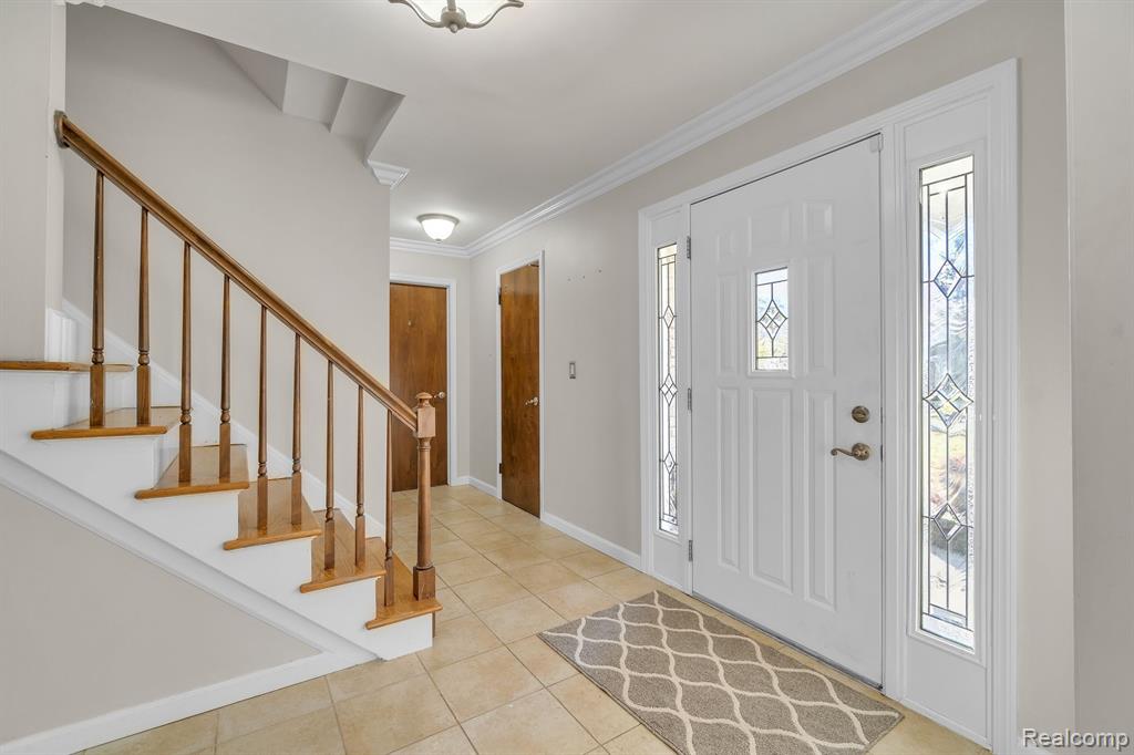 4248 WHITEBIRCH Drive, West Bloomfield, MI 48323 — Photo 2
