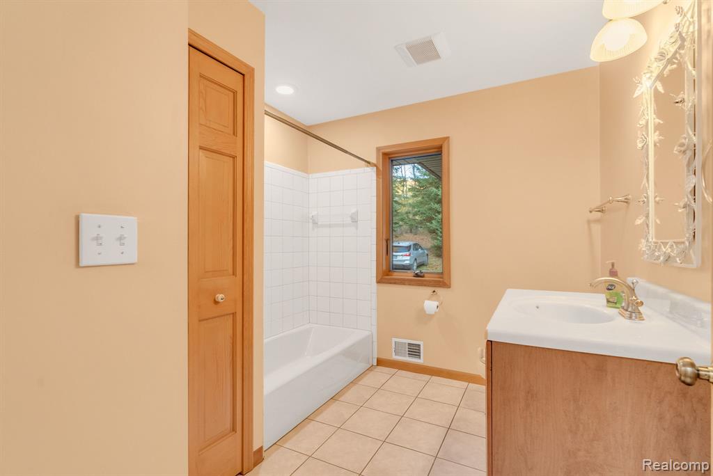 425 Rosell Road, Holly, MI 48442 — Photo 31
