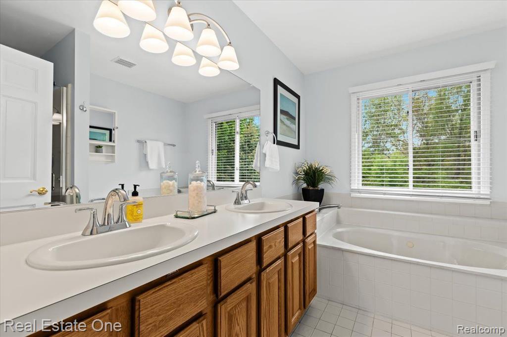 585 Dorchester Way, Milford, MI 48381 — Photo 28