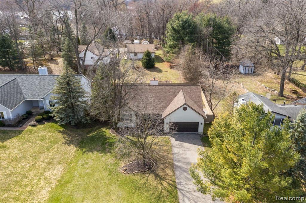 736 PINE TREE Road, Lake Orion, MI 48362 — Photo 2