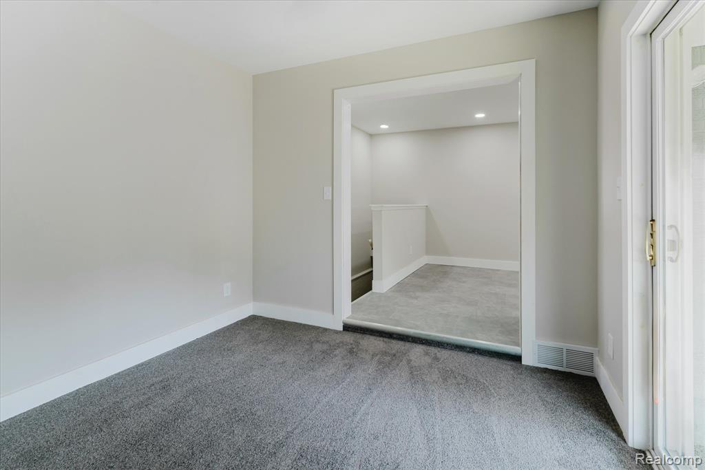 8355 HELEN, Center Line, MI 48015 — Photo 14