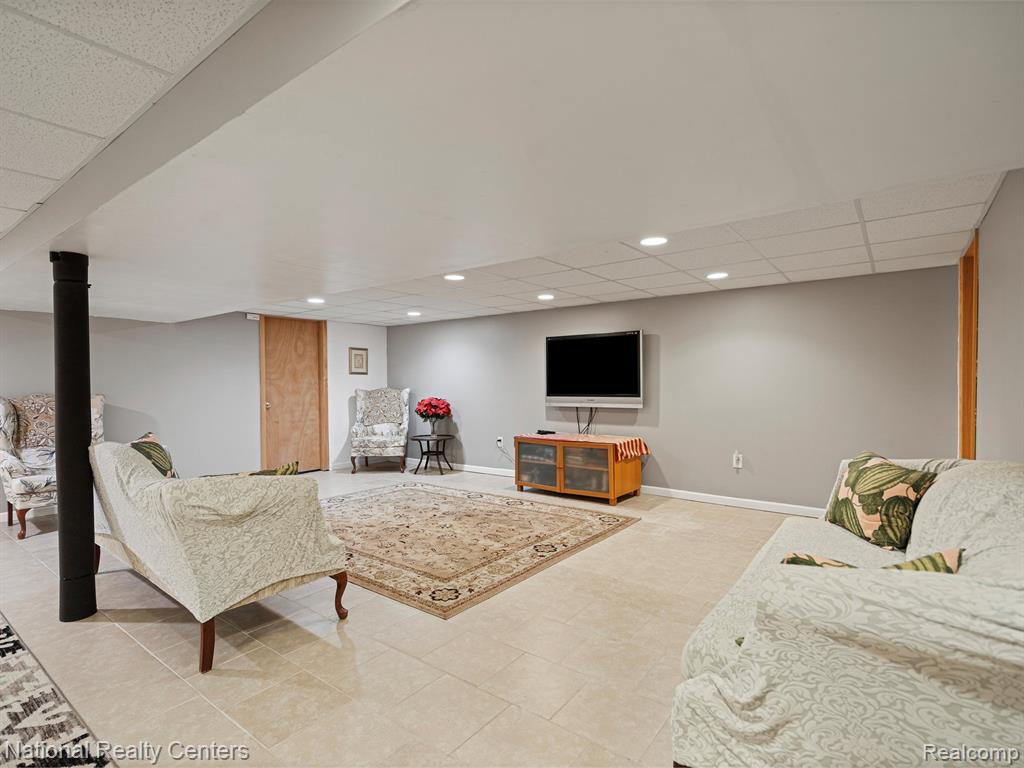 46369 SPRINGHILL Drive, Shelby Twp, MI 48317 — Photo 21