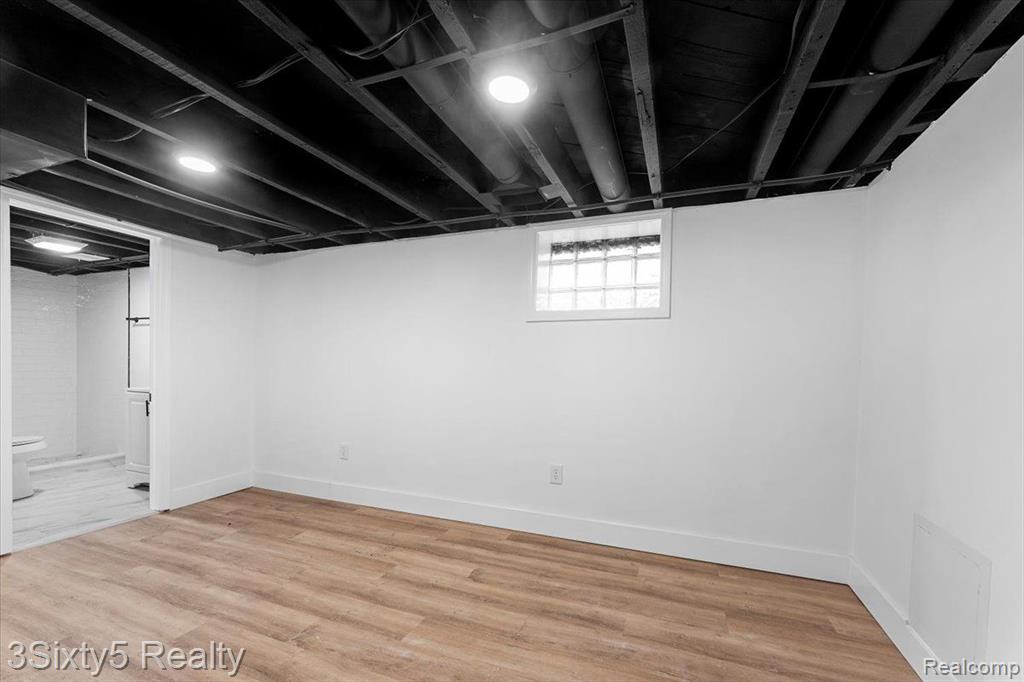 8072 E EDSEL FORD, Detroit, MI 48213 — Photo 19