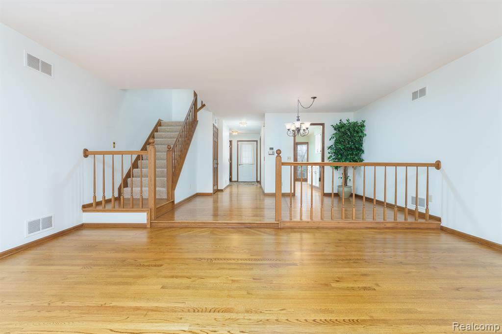 4584 GOLF VIEW Drive, Brighton, MI 48116 — Photo 6