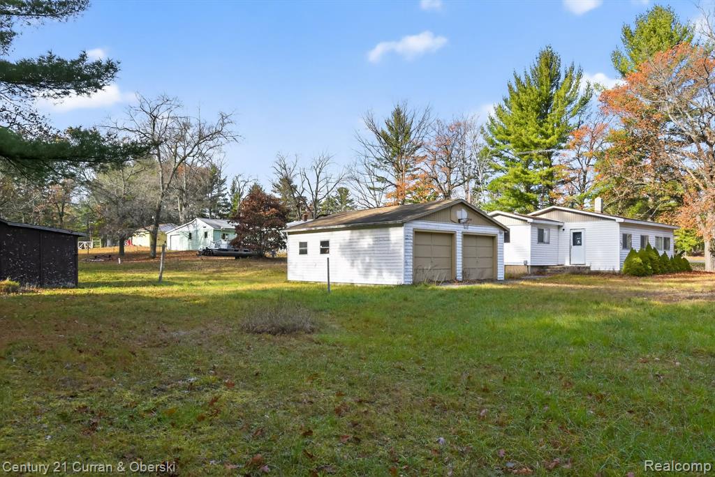 10 S Imperial Drive, MI 48763 — Photo 3