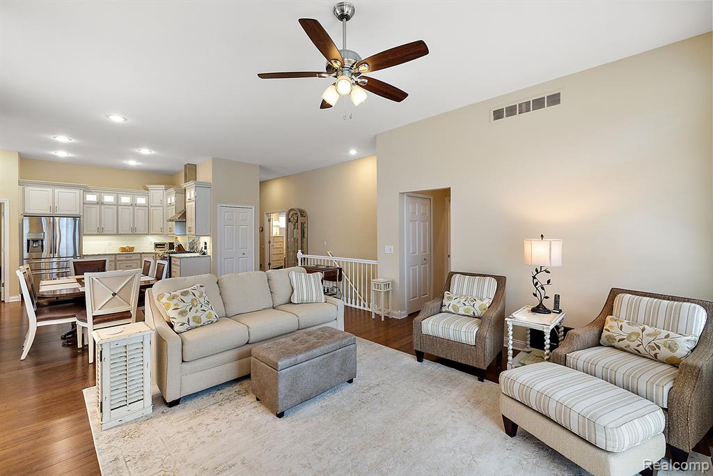 626 WOODSIDE Drive, 62, Milford, MI 48381 — Photo 11