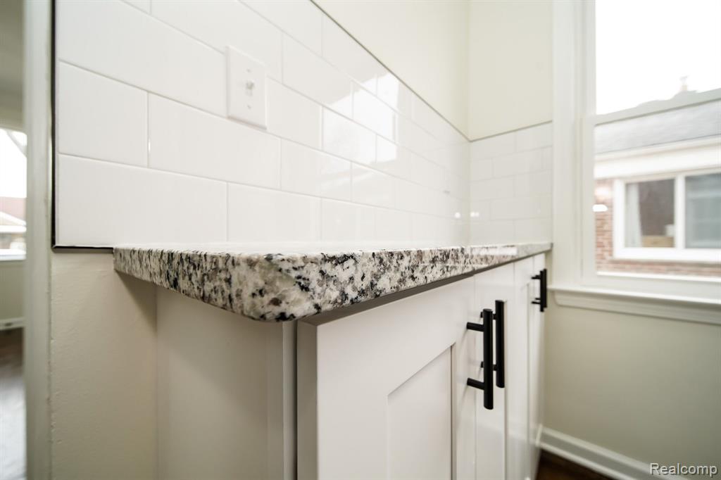 6855 KINGSBURY Street, Dearborn Heights, MI 48127 — Photo 23