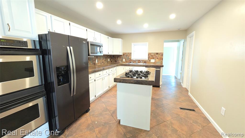 3148 Woodlawn Street, Commerce Twp, MI 48390 — Photo 19