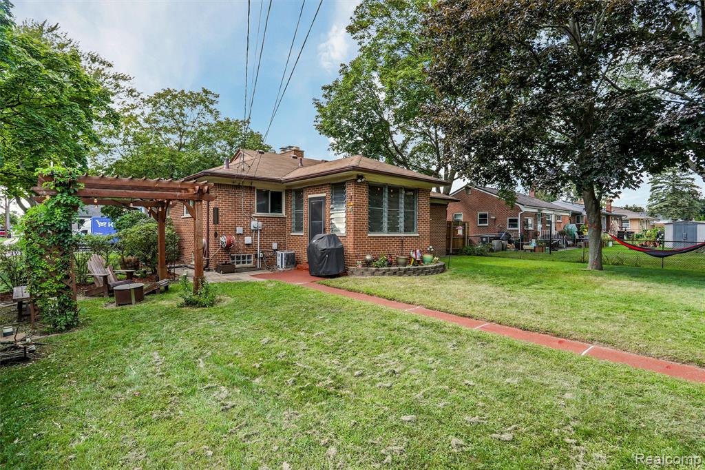 9912 Deering Street, Livonia, MI 48150 — Photo 31
