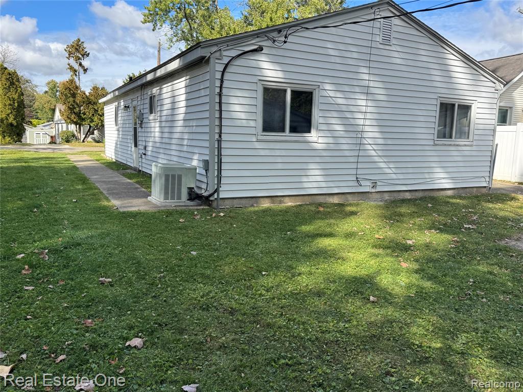 4025 Cresthaven Drive, Waterford, MI 48328 — Photo 19