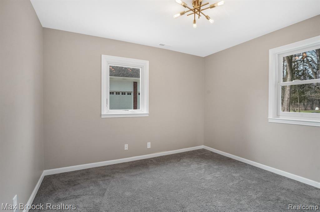 2905 W HICKORY GROVE Road, Bloomfield Hills, MI 48302 — Photo 21