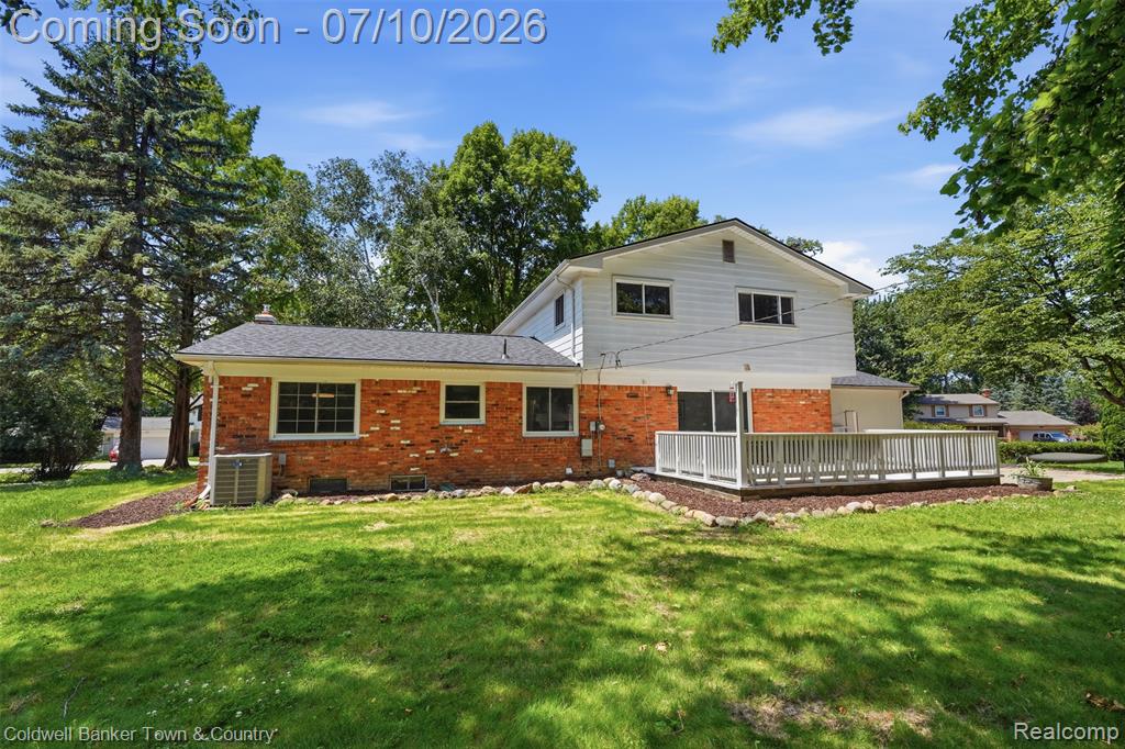 4301 Macqueen Drive, West Bloomfield, MI 48323 — Photo 52