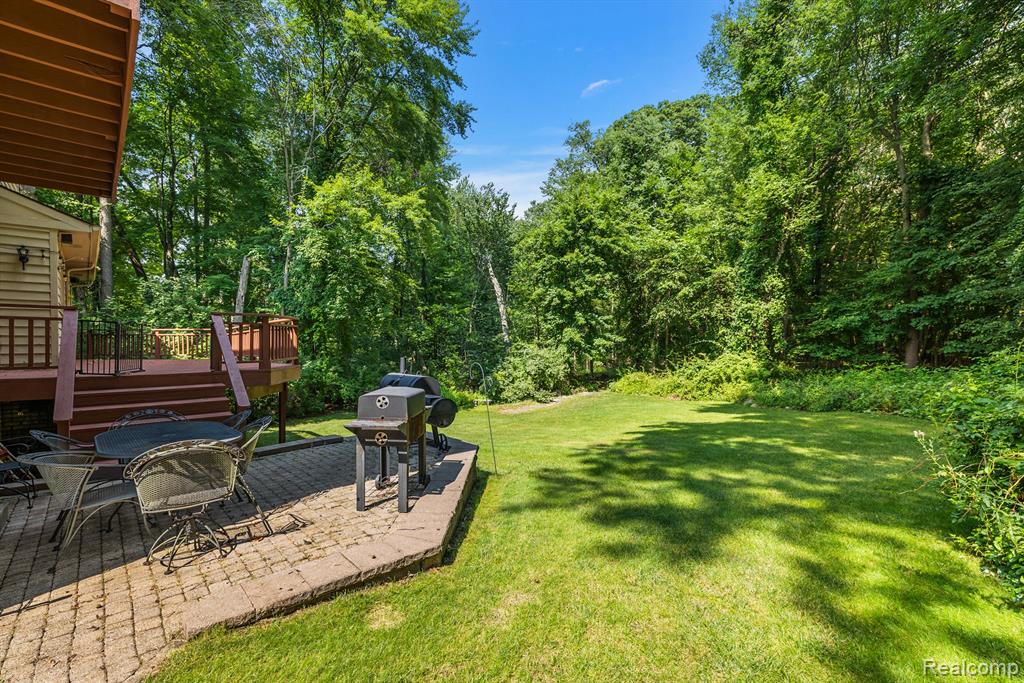 8398 ELKRUN Drive, Clarkston, MI 48348 — Photo 43