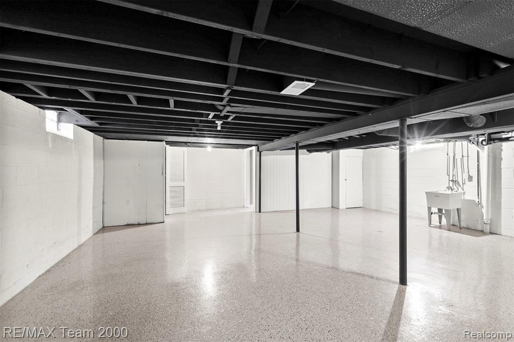 20602 Kenmore Avenue, Harper Woods, MI 48225 — Photo 21