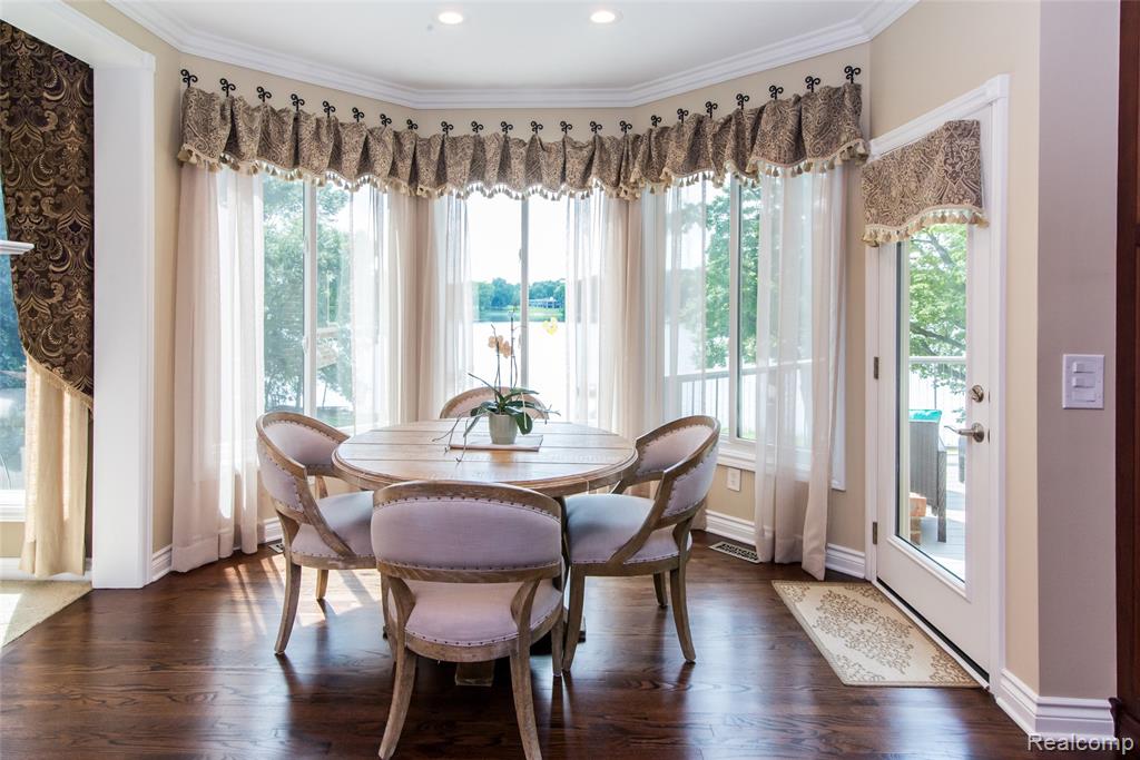 3166 W Beach Lake Drive, Milford, MI, 48380