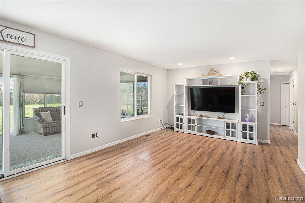 6160 KING ARTHUR Drive, Swartz Creek, MI 48473 — Photo 3