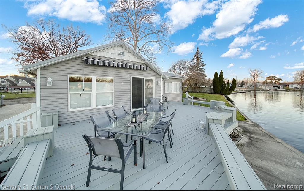 131 BENNETT Drive, Michigan Center, MI 49254 — Photo 2