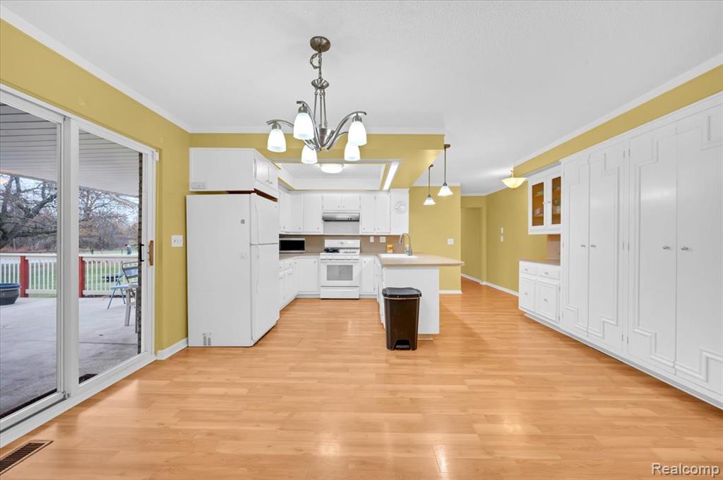 44680 Elizabeth Road, Clinton Twp, MI 48036 — Photo 5