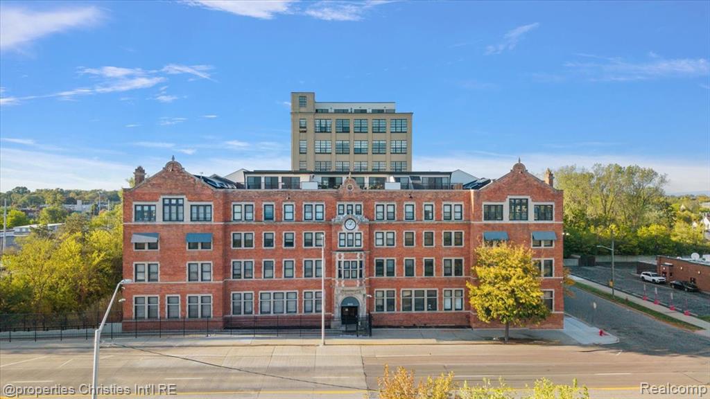 6533 E Jefferson Avenue, Detroit, MI 48207