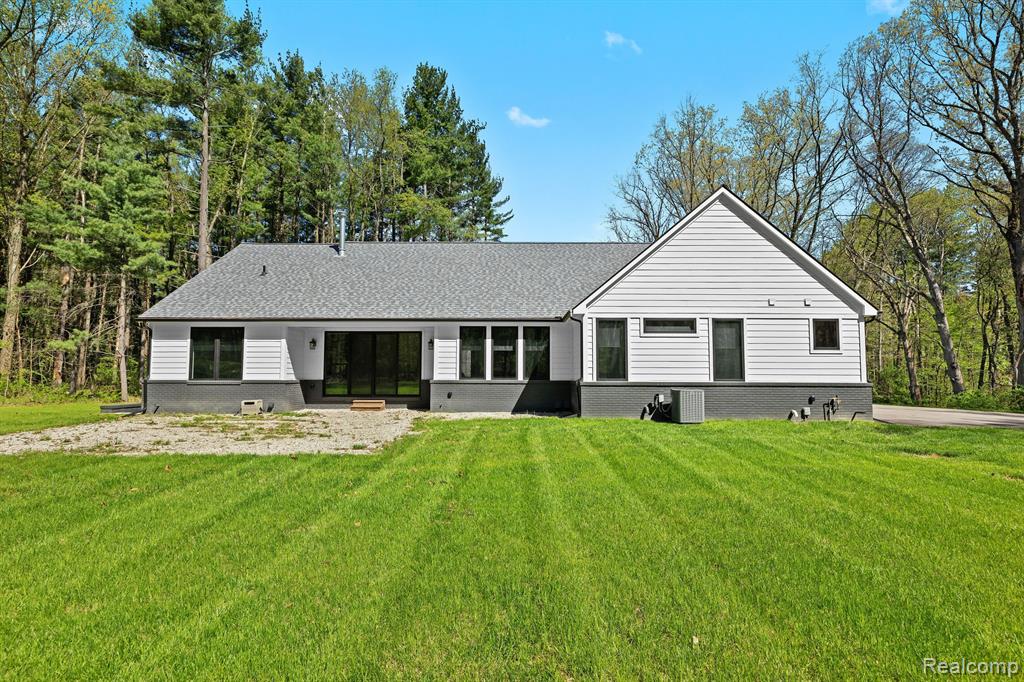 5697 EVERGREEN KNOLL, Howell, MI 48855 — Photo 24