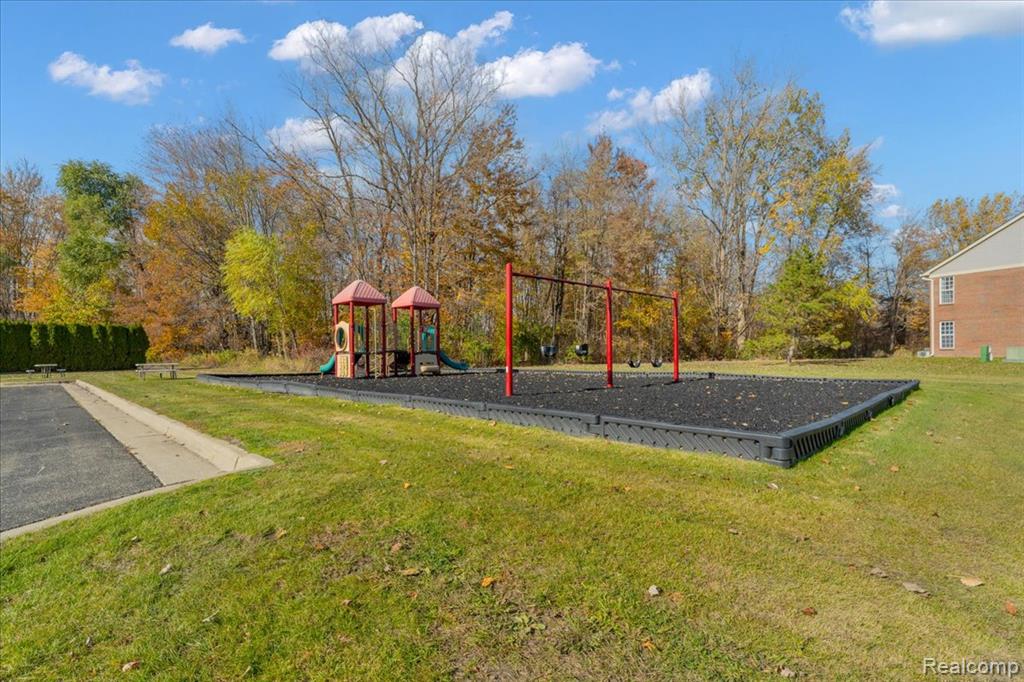 51641 Hale Lane, Chesterfield, MI — Photo 30
