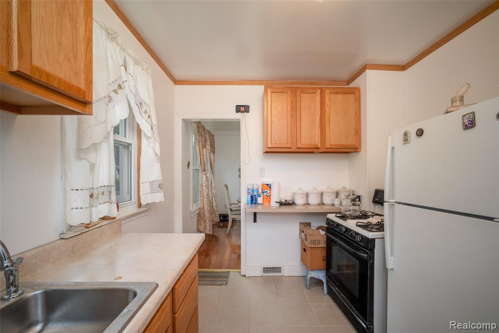 702 Fernhill Street, Highland Park, MI 48203 — Photo 8