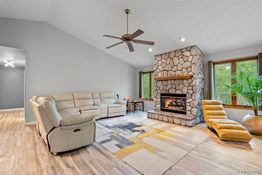 815 Esther Drive, Lake Orion, MI 48362 — Photo 4