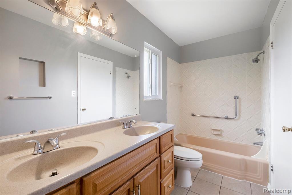 5392 MAPLETREE, Flint, MI 48532 — Photo 10