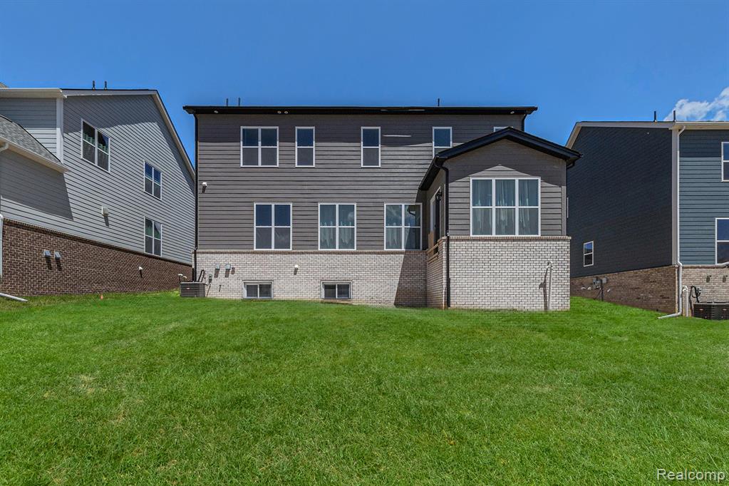 611 PINE Circle, Ann Arbor, MI 48105 — Photo 42