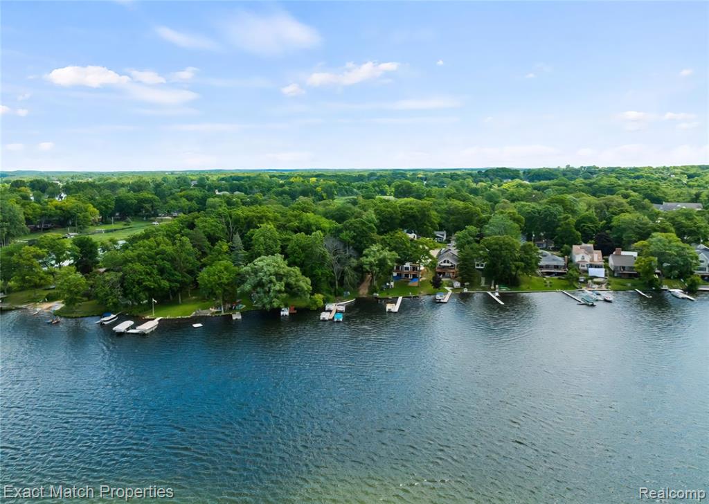 9467 Leona Street, White Lake, MI — Photo 12