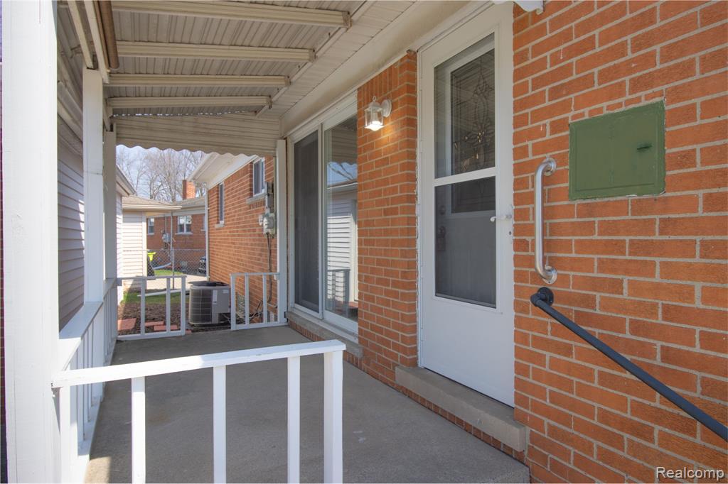 30705 Longfellow Avenue, Madison Heights, MI 48071 — Photo 29