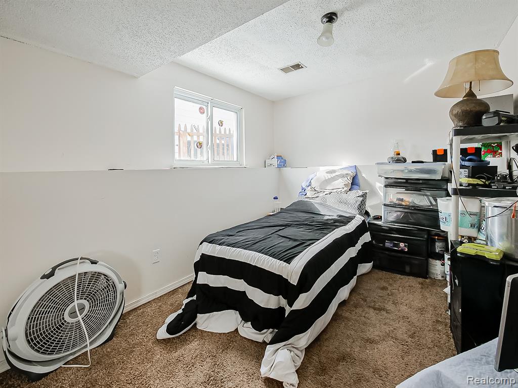 819 Woodingham Avenue, Waterford, MI 48328 — Photo 17
