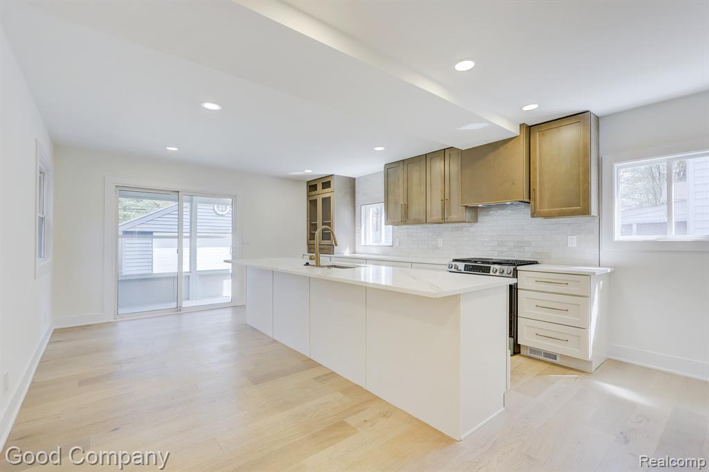 23 Fairwood Boulevard, Pleasant Ridge, MI — Photo 10