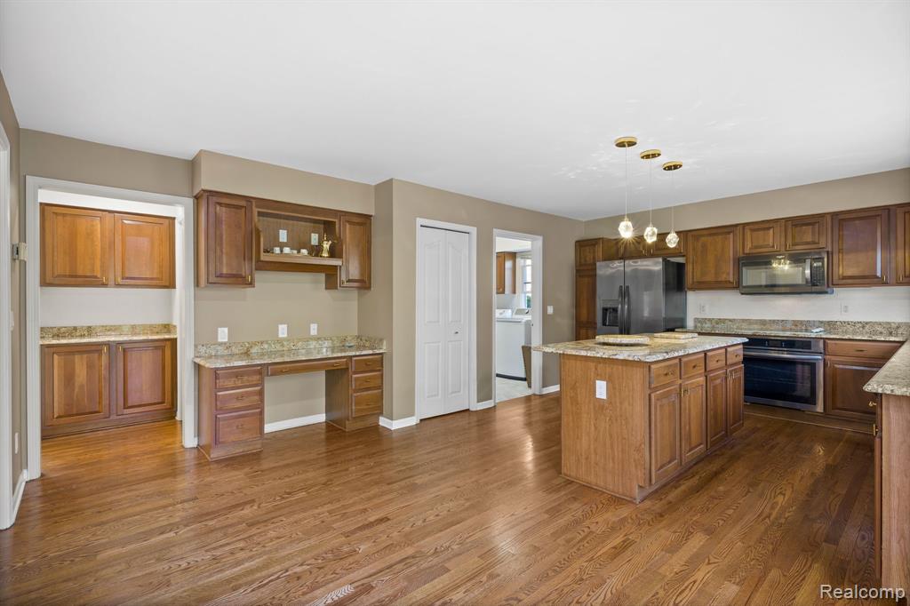 433 TORRINGTON Drive W, Canton, MI 48188 — Photo 13