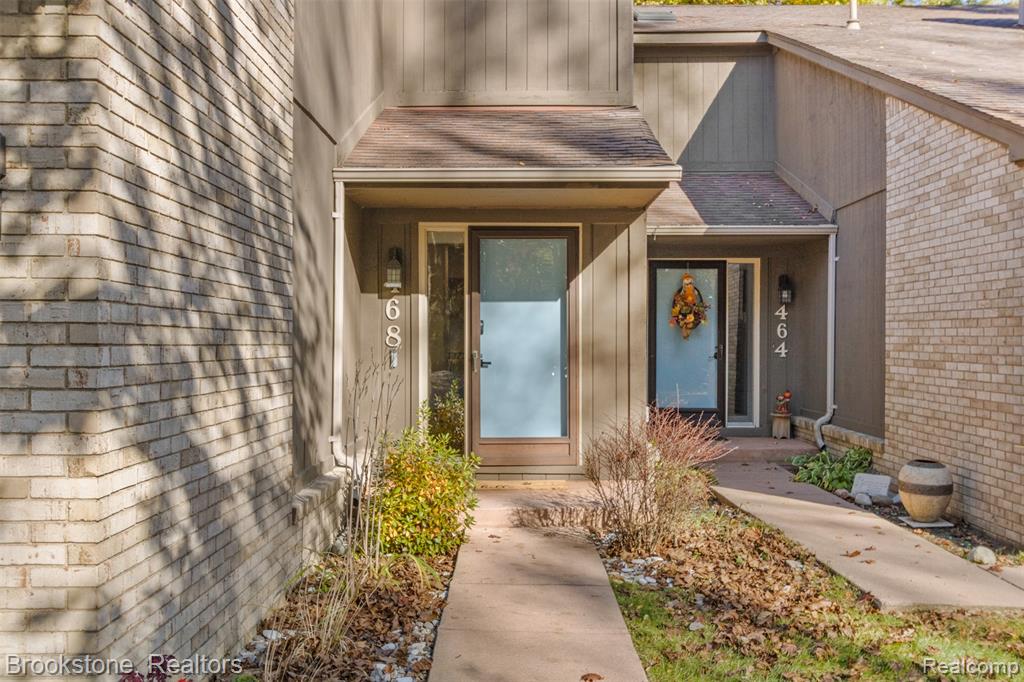 468 Woodstone Road, Waterford, MI 48327 — Photo 2