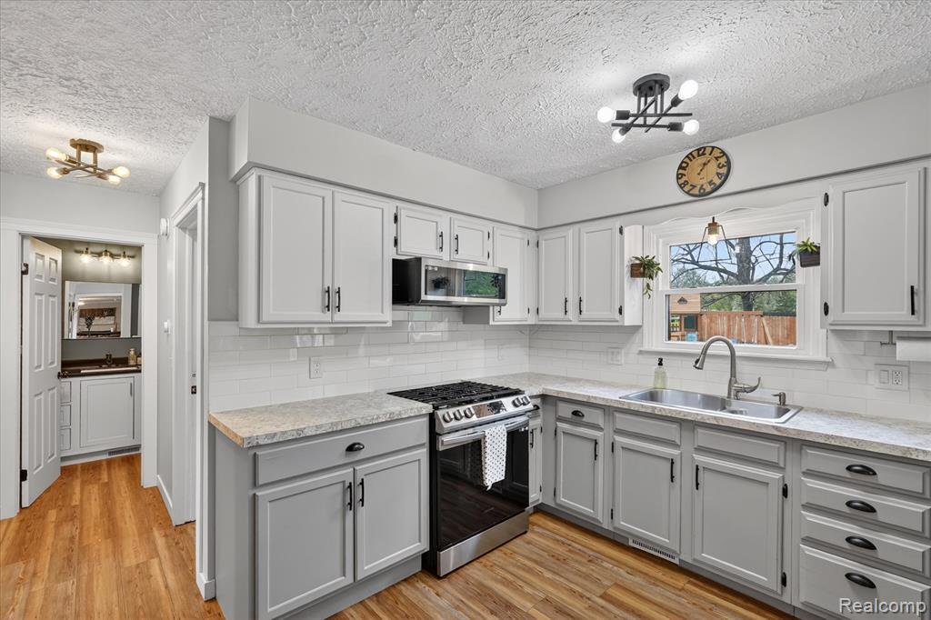 5640 Fowlerville Road, Fowlerville, MI 48836 — Photo 12