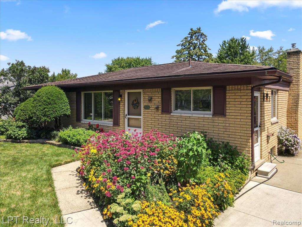 50422 Spruce Drive, Chesterfield, MI 48047 — Photo 4