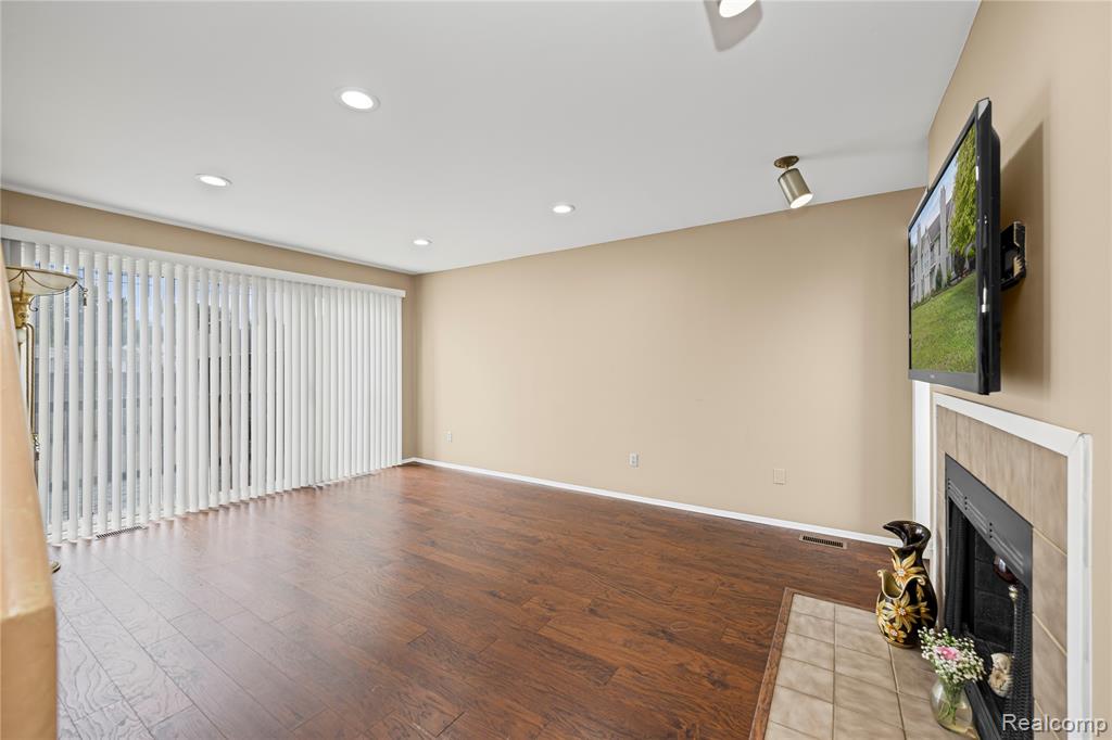 5274 E 14 Mile Road, Warren, MI 48092 — Photo 5